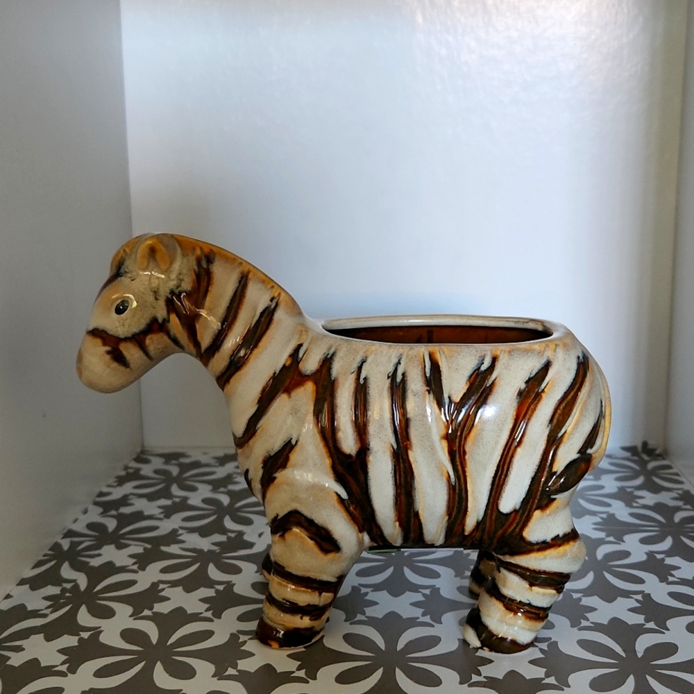 Ceramic planter